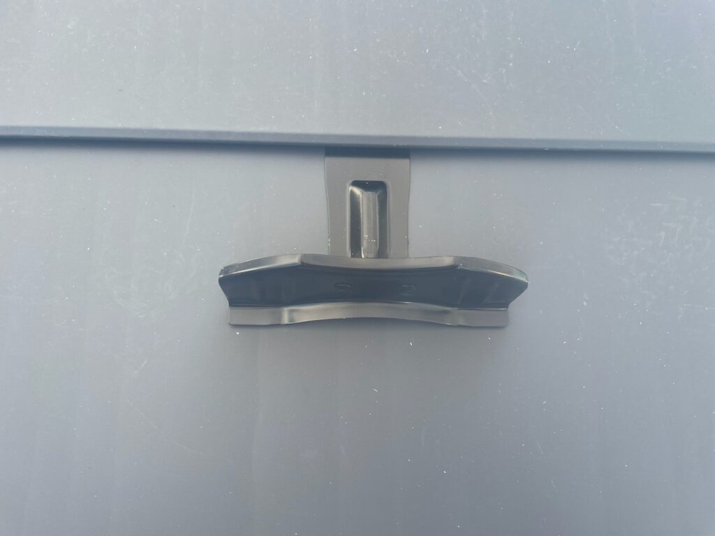 雪止め取り付け<br />
（※メーカー純正品使用）<br />
